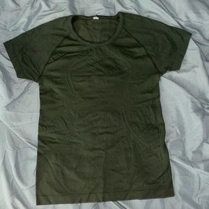 Lululemon top